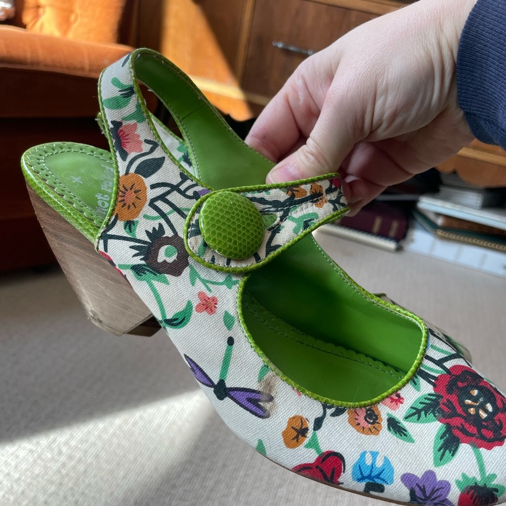 Floral Mary Jane Shoes with Green Interior. Not rated. 7.5. Adorable cloth shoes - Picture 9 of 10